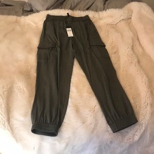 Bcbg size XS “Cian” pant in dark olive